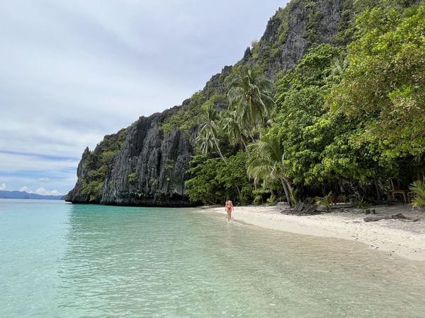 Entalula Beach nabij Miniloc Island