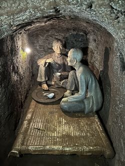 Vietnam, Vinh Moc-tunnels - Nathalie de Leeuw