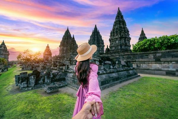 Women,Tourists,Holding